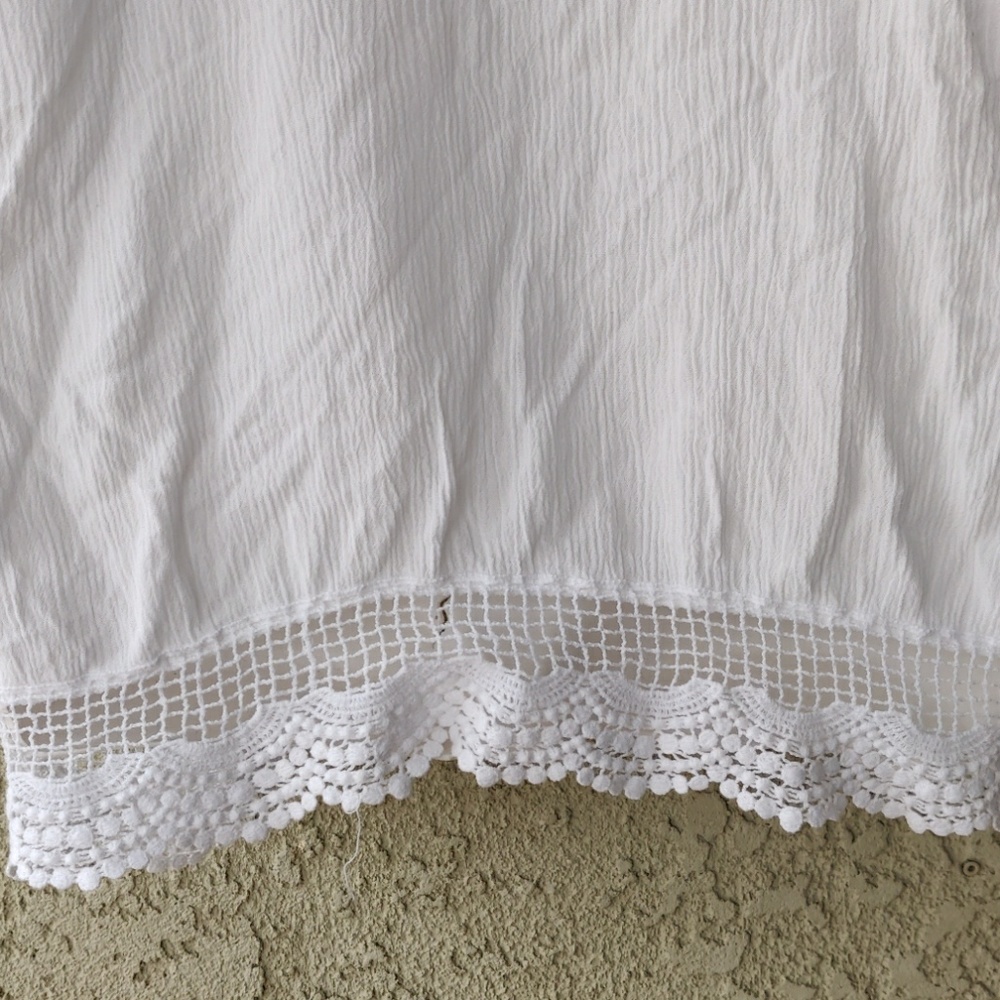 Kimchi blue white crochete sleeveless top - Picture 7 of 8